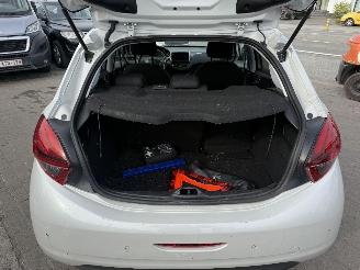 Peugeot 208 1.2 ALLURE picture 18