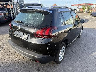 Peugeot 2008 1.2 PURETEC picture 10