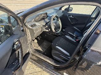 Peugeot 2008 1.2 PURETEC picture 6