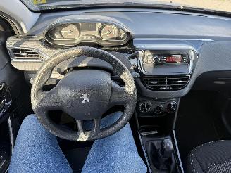 Peugeot 2008 1.2 PURETEC picture 13