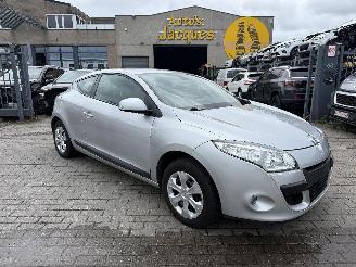 Voiture accidenté Renault Mégane Coupe 1.6I EXPRESSION 2010/3