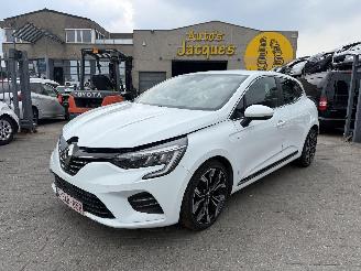 skadebil auto Renault Clio PAS POUR LA FRANCE 2021/12