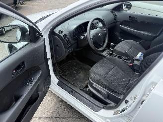 Hyundai I-30  picture 13