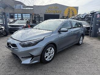 Damaged car Kia Ceed 1.0I TURBO 2022/8