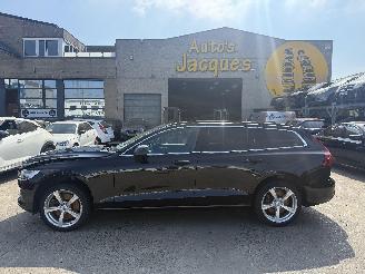damaged passenger cars Volvo V-60 BUSINESS 2022/4