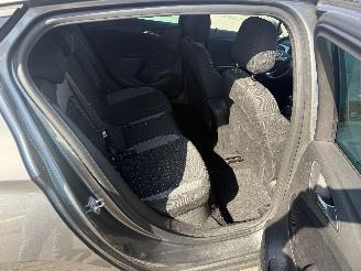 Opel Astra 1.2 B picture 17