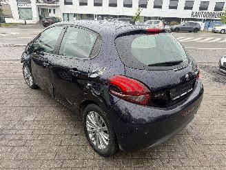 Peugeot 208 1.2 SIGNATURE picture 10