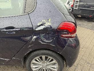 Peugeot 208 1.2 SIGNATURE picture 11