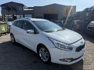 Unfallwagen Kia Ceed 1.6 CRDI SW 2015/6