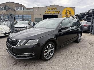 damaged passenger cars Skoda Octavia 2.0 TDI SCR DSG AUTO 2020/4