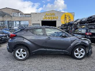 Damaged car Toyota C-HR 1.2 TURBO 2WD 2019/1