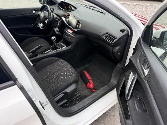 Peugeot 308 1.2I picture 12