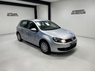 Schadeauto Volkswagen Golf  2010/8