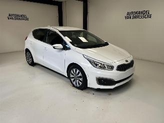 uszkodzony samochody osobowe Kia Cee d  2018/7