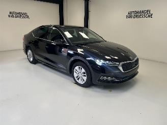 uszkodzony samochody osobowe Skoda Octavia AMBITION 2021/10