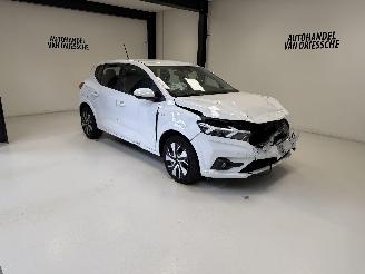 Vaurioauto  passenger cars Dacia Sandero  2025/4