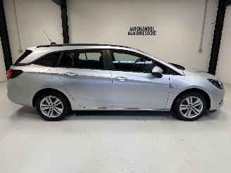 krockskadad bil auto Opel Astra AUTOMAAT 2021/2