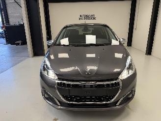 Peugeot 208 SIGNATURE picture 7