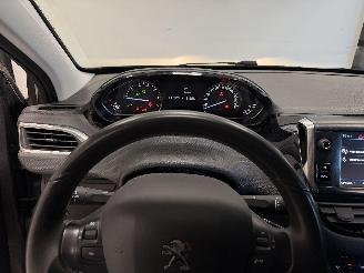 Peugeot 208 SIGNATURE picture 13