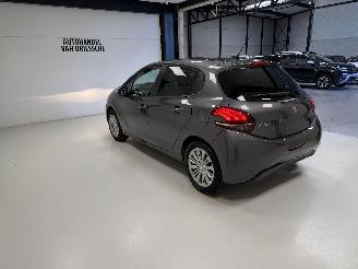 Peugeot 208 SIGNATURE picture 5
