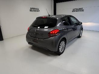 Peugeot 208 SIGNATURE picture 3