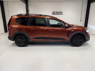 krockskadad bil motor Dacia Jogger EXTREME/ LPG/7 PLACE 2025/1
