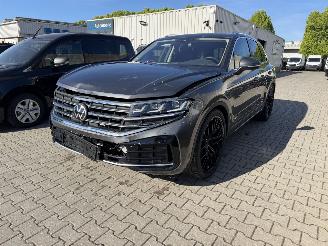 Schadeauto Volkswagen Touareg 3.0 Tdi Elegance 2025/9