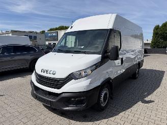 krockskadad bil bedrijf Iveco Daily  2024/5