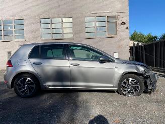 skadebil auto Volkswagen Golf COMFORTLINE 2018/6