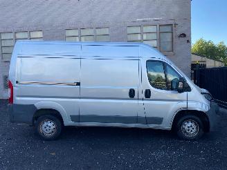 krockskadad bil bedrijf Peugeot Boxer PACK CD AIRCO 2016/10