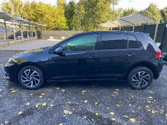 Vaurioauto  passenger cars Volkswagen Golf COMFORTLINE 2018/10
