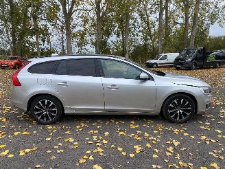 damaged passenger cars Volvo V-60 V 60 KINETIC 2017/6