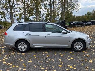 Schadeauto Volkswagen Golf VARIANT TRENDLI 2016/1