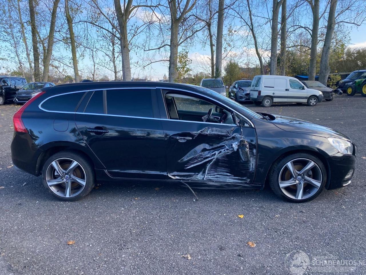 Volvo V-60 V 60 R-DESIGN