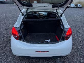Peugeot 208 ALLURE picture 15
