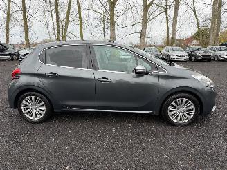 krockskadad bil auto Peugeot 208 208 ALLURE 2016/9