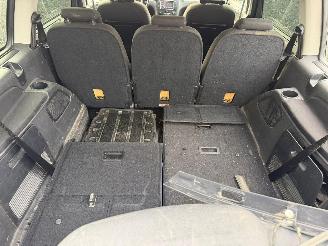 Ford Galaxy GHIA picture 23