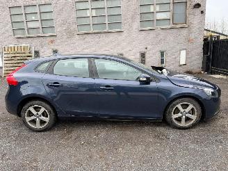 krockskadad bil auto Volvo V-40 V 40 KINETIC 2015/1