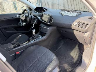 Peugeot 308 II SW STYLE picture 25