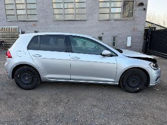 uszkodzony samochody osobowe Volkswagen Golf TRENDLINE 2018/7