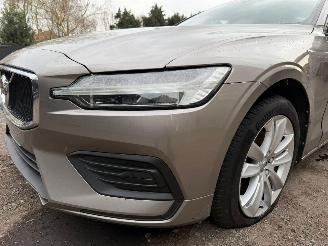 Volvo V-60 MOMENTUM picture 8