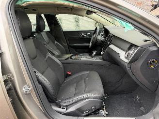 Volvo V-60 MOMENTUM picture 19