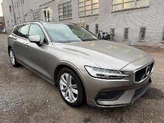 Volvo V-60 MOMENTUM picture 2