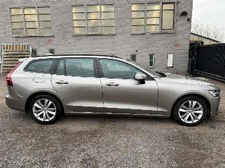 krockskadad bil auto Volvo V-60 MOMENTUM 2018/11