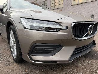 Volvo V-60 MOMENTUM picture 3