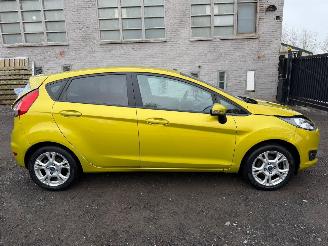 krockskadad bil auto Ford Fiesta TREND 2014/2