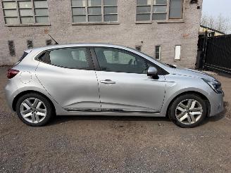 skadebil auto Renault Clio V CORPORATE EDI 2021/7