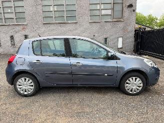 krockskadad bil auto Renault Clio EXPRESSION 2009/9