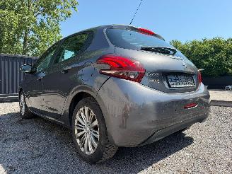 Peugeot 208 SIGNATURE picture 11