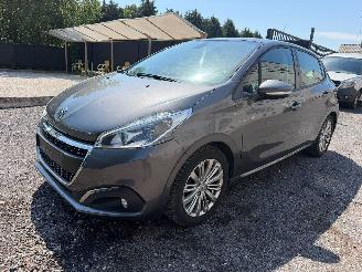 Peugeot 208 SIGNATURE picture 8